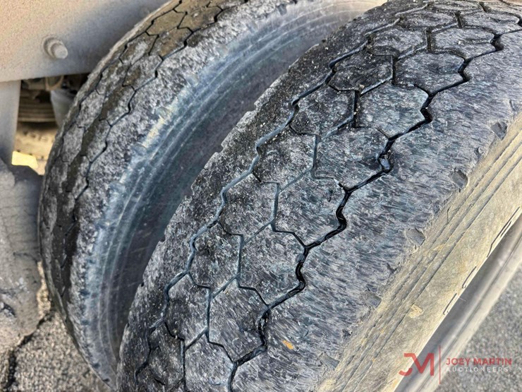 2005-mack-granite-cv713-image-14