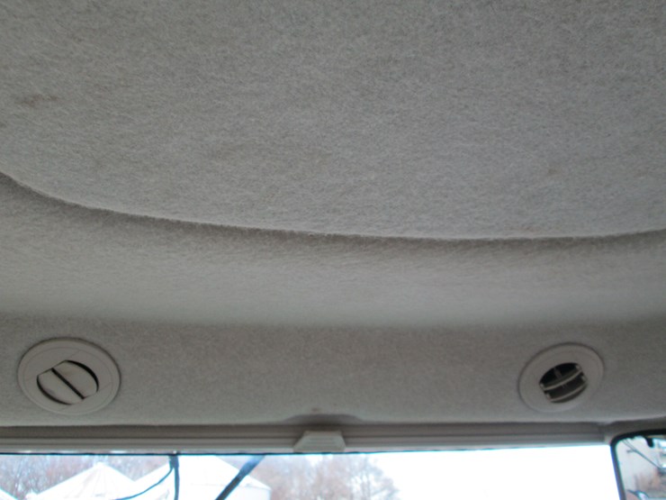 john-deere-8235r-image-30