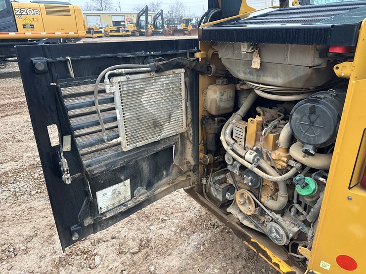 2017-caterpillar-259d-image-22