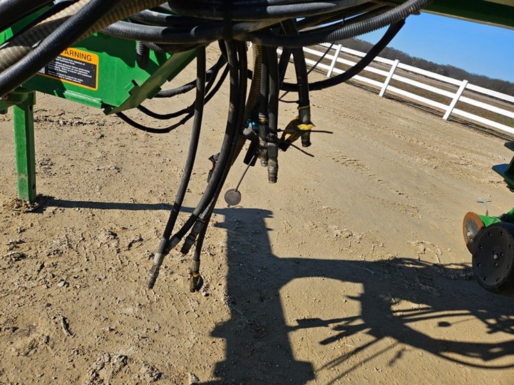 2017-john-deere-1795-image-14