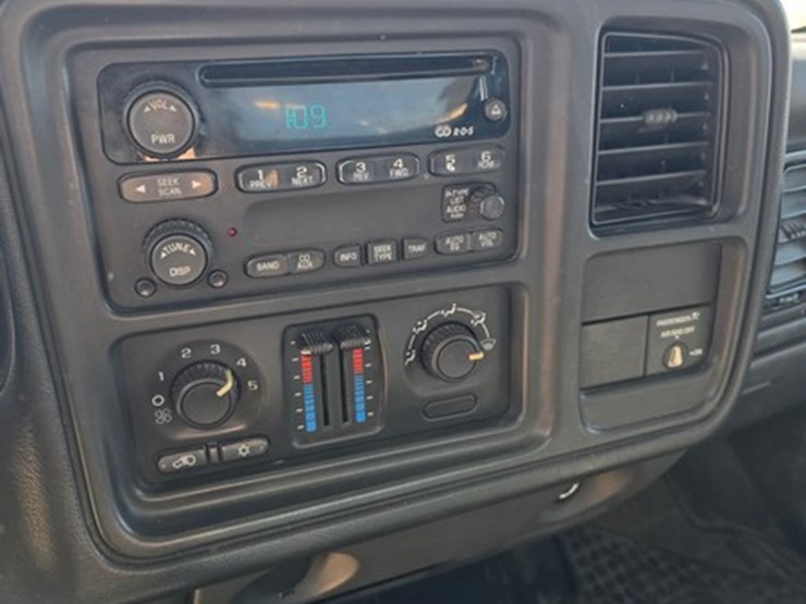 2003-chevrolet-3500-image-19