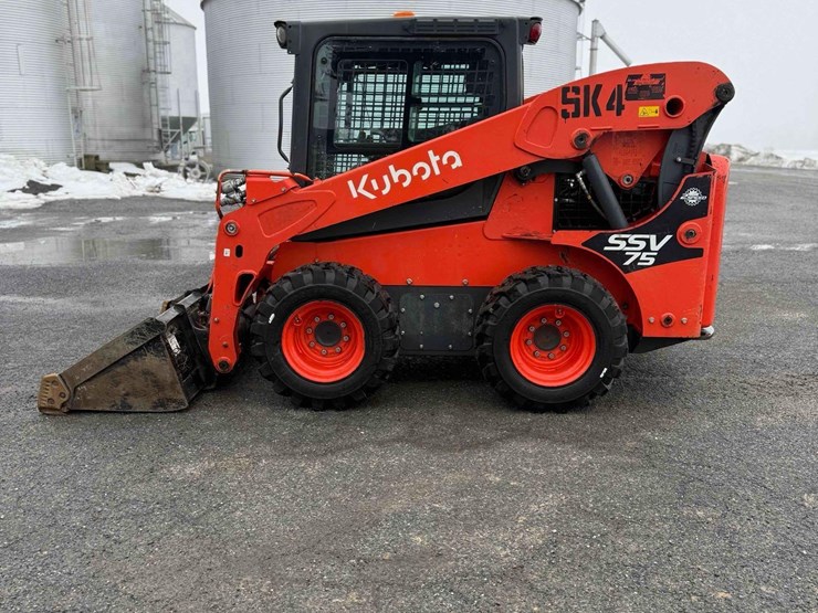 2022-kubota-ssv75-image-1