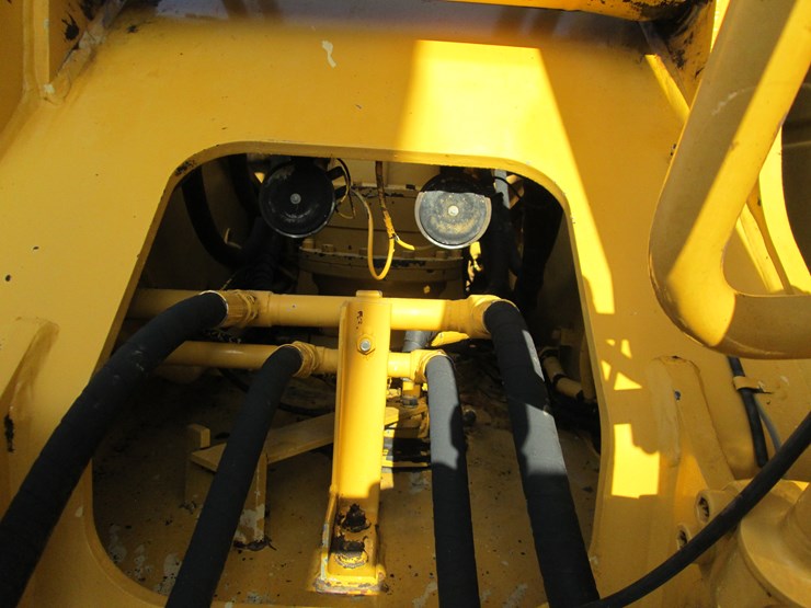 deere-200-lc-image-35