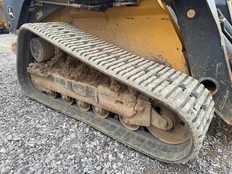 2015-deere-333e-image-42