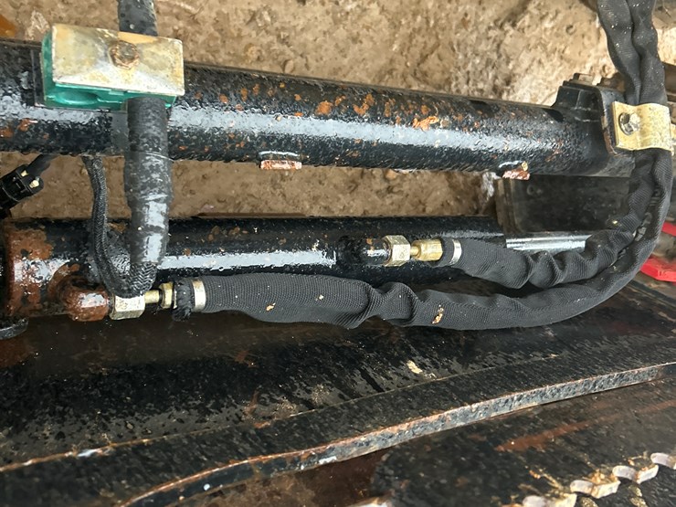 2017-caterpillar-259d-image-14