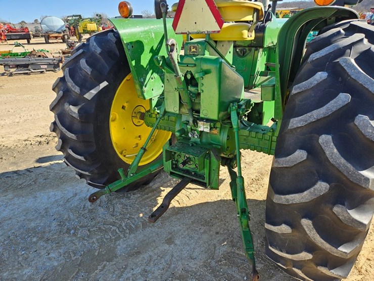 john-deere-3010-image-16