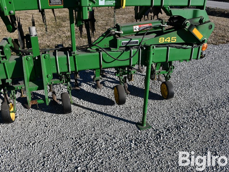 john-deere-845-12r30-cultivator-image-12