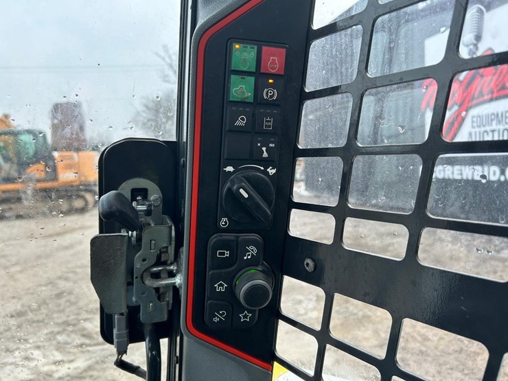 2022-bobcat-t66-image-23