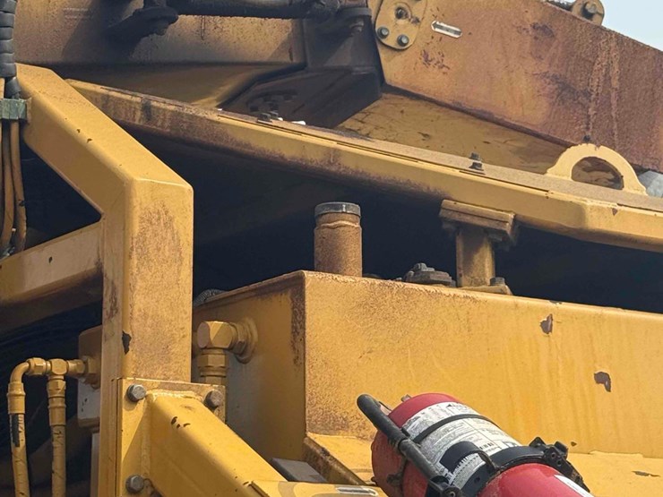 2010-caterpillar-325-image-17