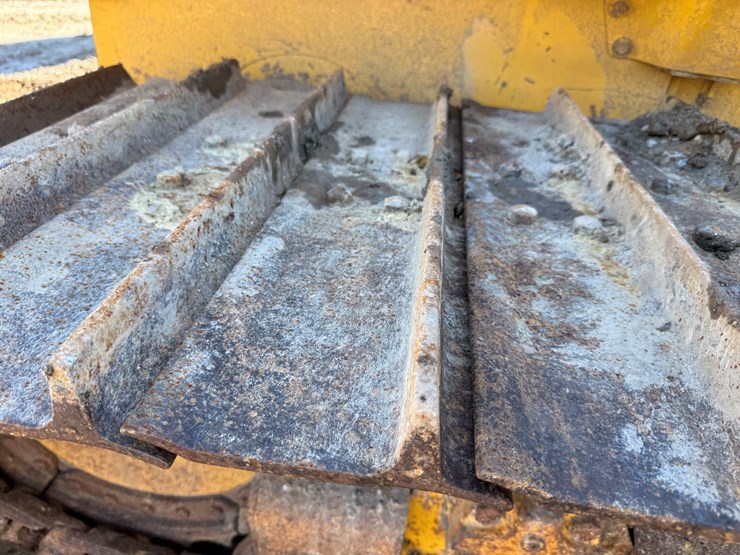 2006-deere-700j-image-68