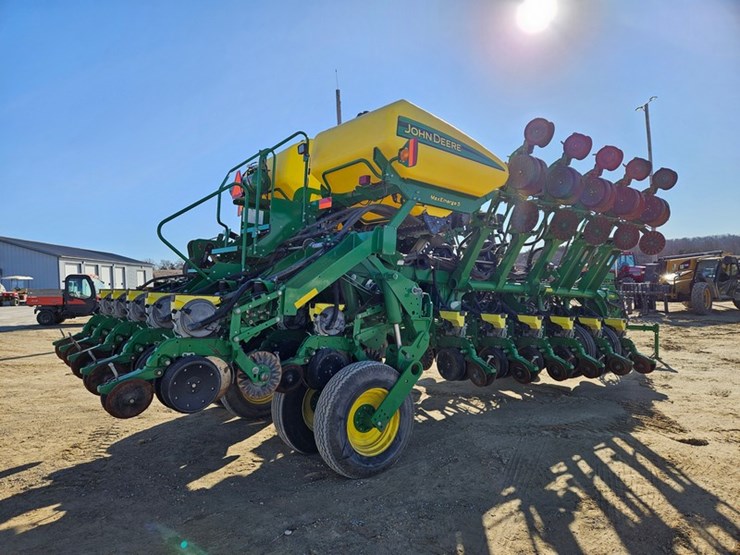 2017-john-deere-1795-image-6