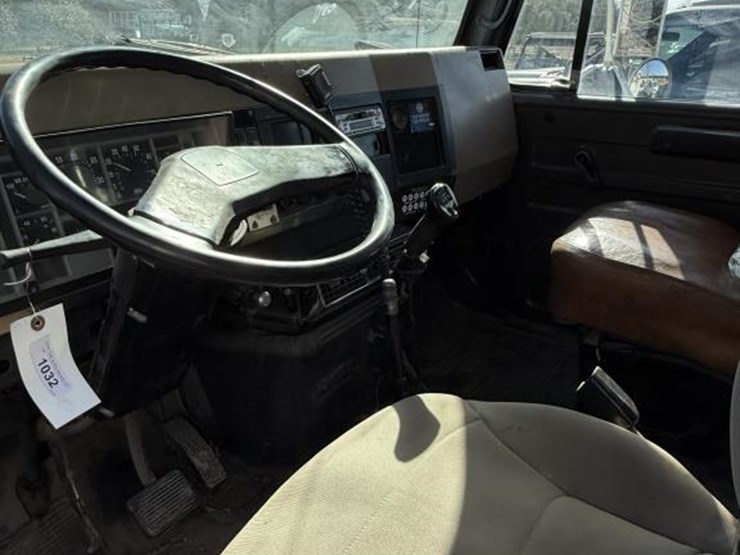 1992-international-4700-image-6