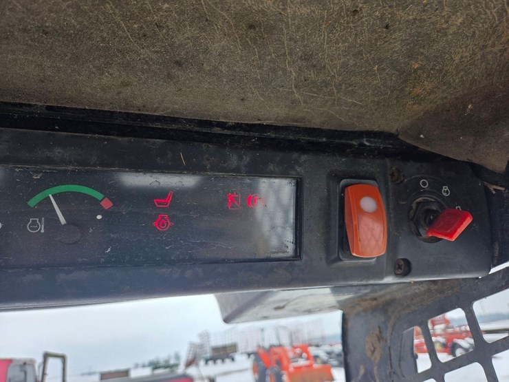 john-deere-317-image-23