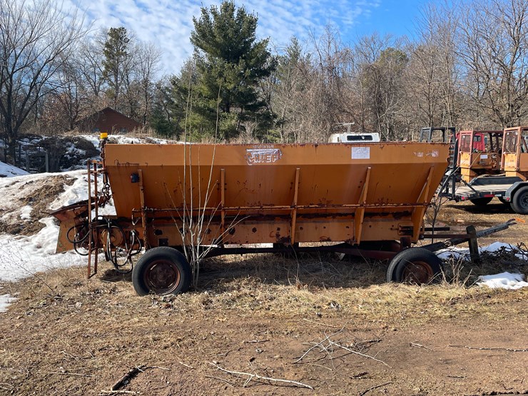 #13023-•-henderson-chief-spreader-image-2