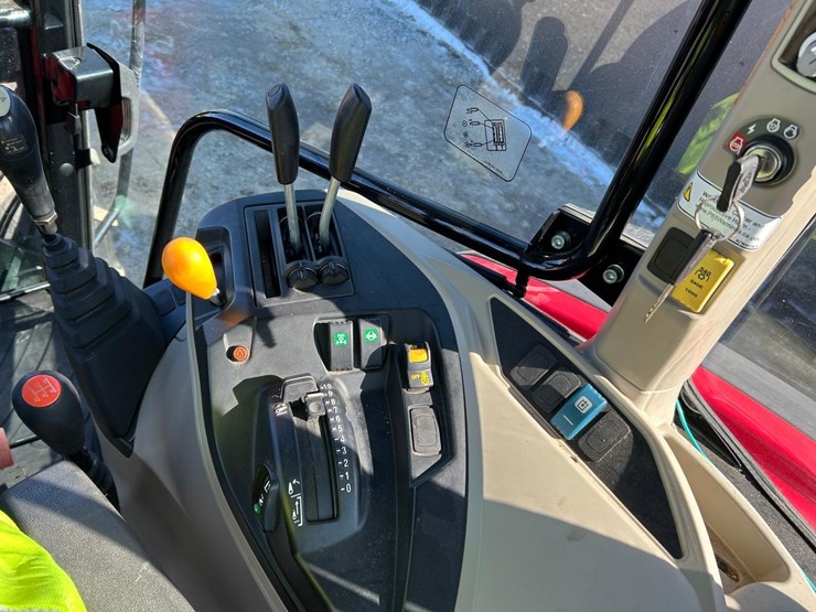 2023-massey-ferguson-5711-image-25