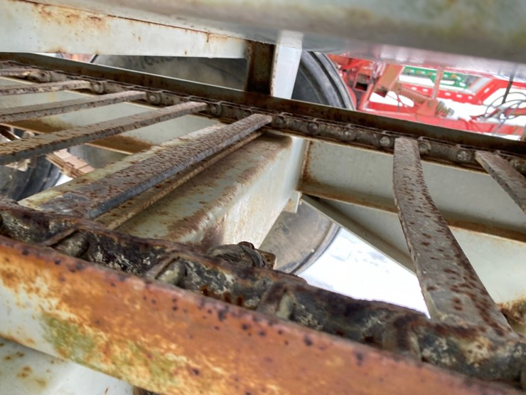 stoltzfus-lime-spreader-image-11