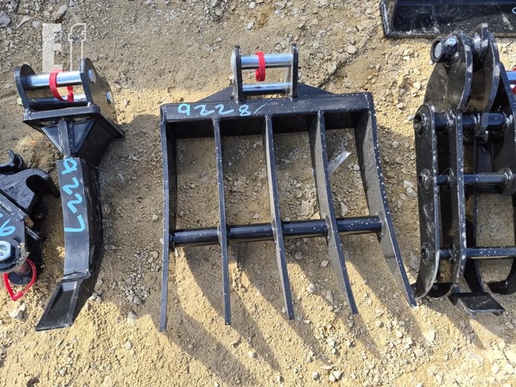 mini-excavator-dirt-scraper-attachment-image-1