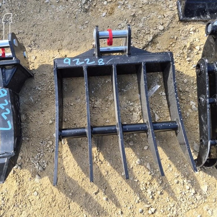 MINI EXCAVATOR DIRT SCRAPER ATTACHMENT