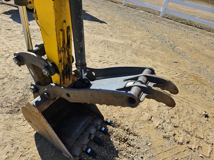 new-holland-e57c-image-10