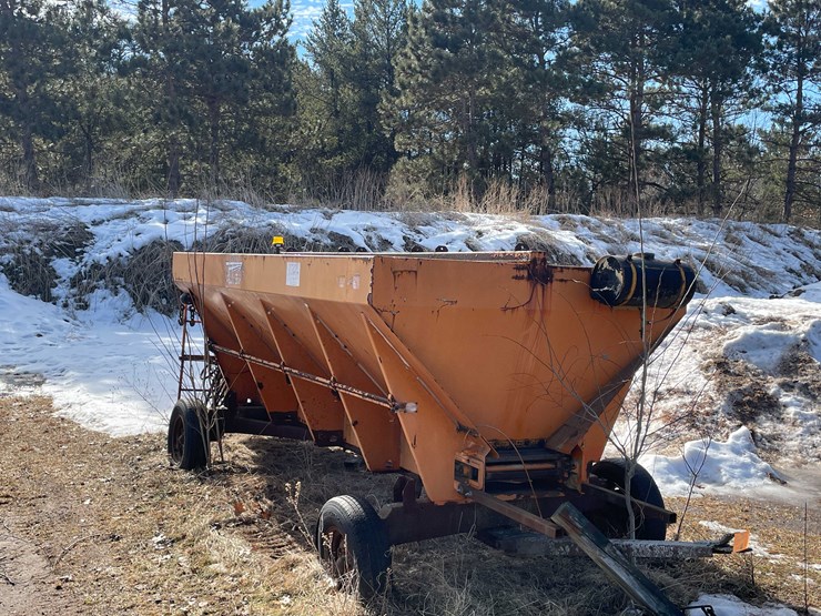 #13023-•-henderson-chief-spreader-image-1