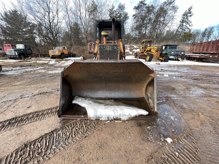 #13009-•-case-8500-crawler-loader-image-2