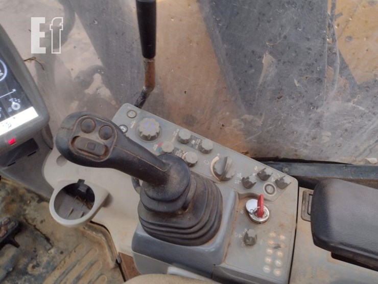 2019-deere-75g-image-9