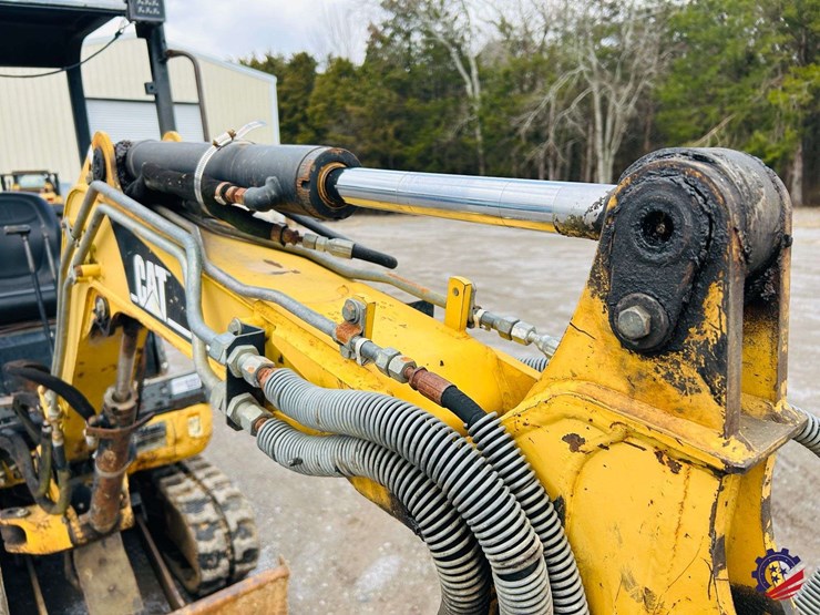 2002-caterpillar-301.5-image-18