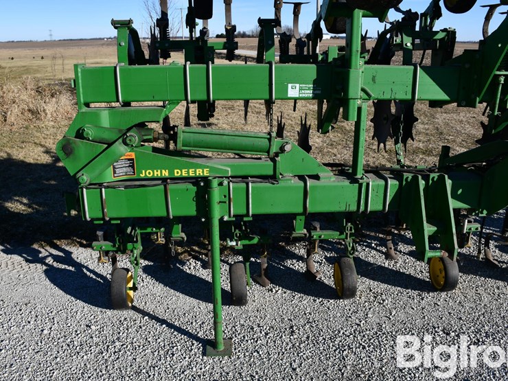 john-deere-845-12r30-cultivator-image-10