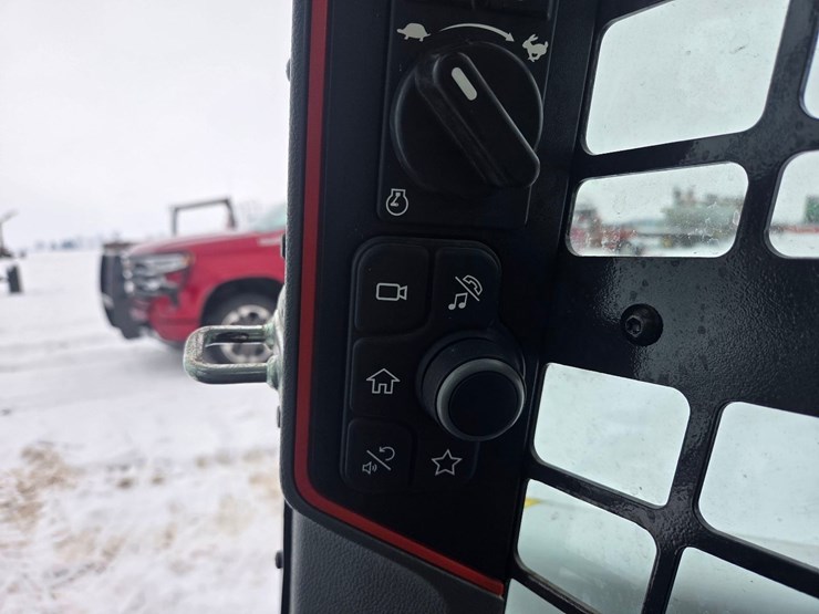 2023-bobcat-s76-image-32