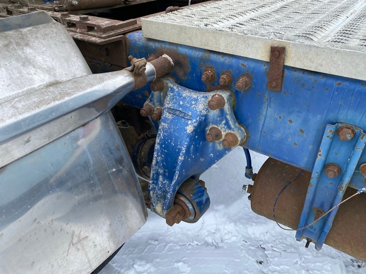 1994-freightliner-day-cab-semi-image-18