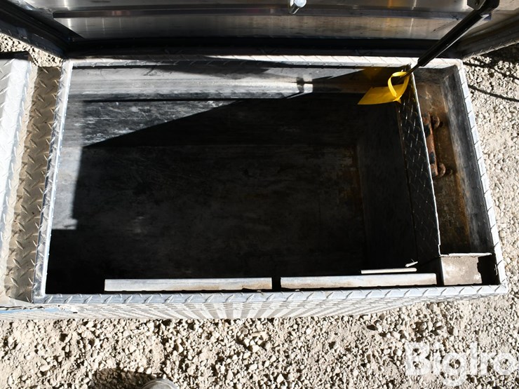 adrian-steel-truck-bed-toolbox-image-10