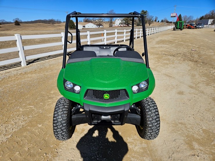 2023-john-deere-gator-image-8