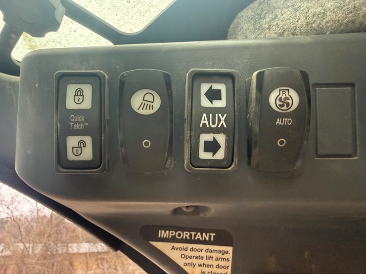 2015-deere-333e-image-35