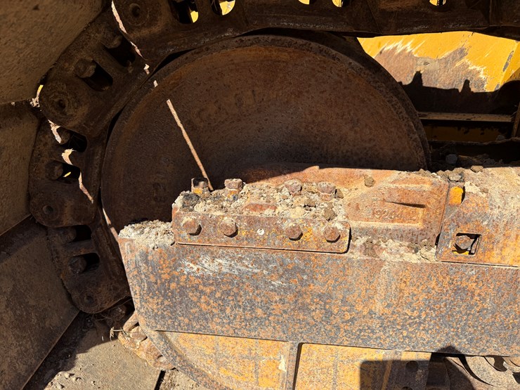 2006-deere-700j-image-53