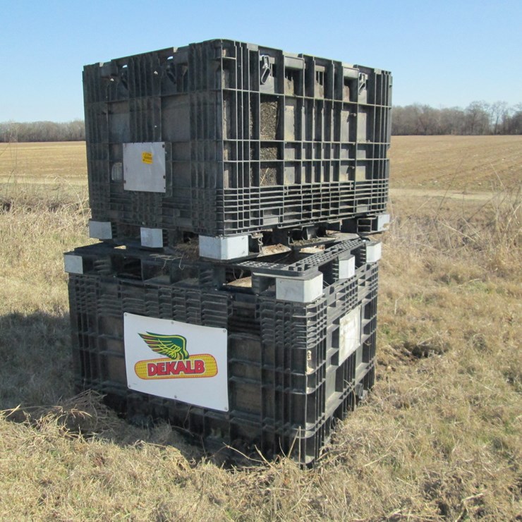 #27294 • Lot of (2) Plastic Totes