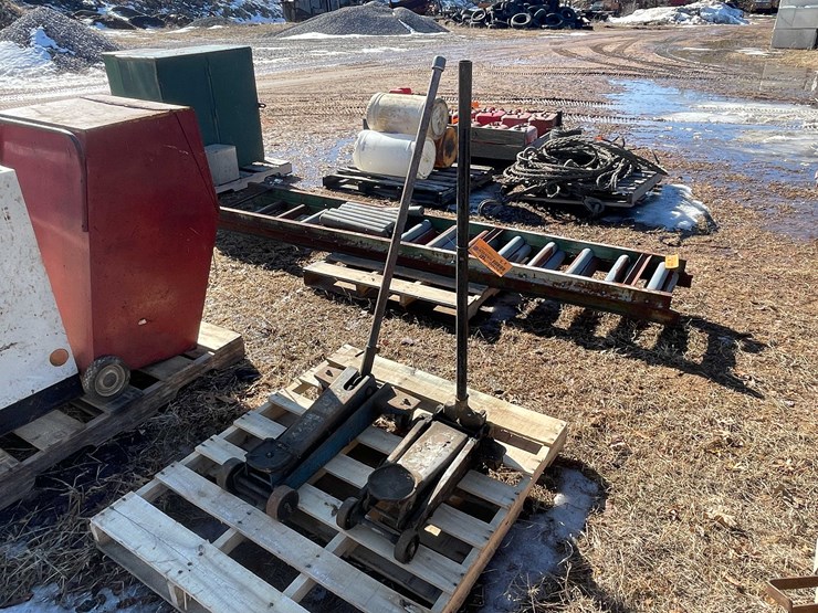 #13096-•-(2)-floor-jacks-image-2