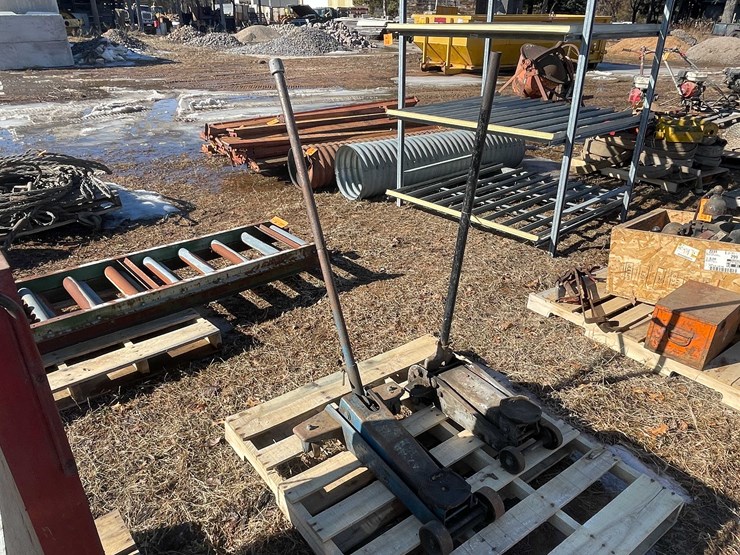 #13096-•-(2)-floor-jacks-image-3
