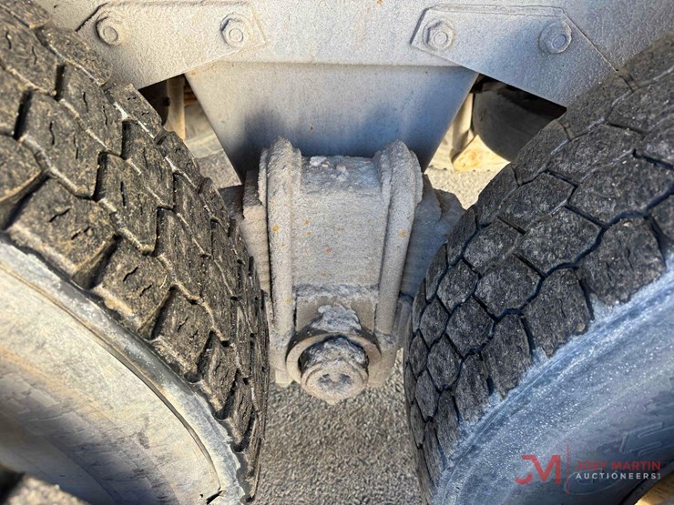 1998-mack-rd688s-image-11