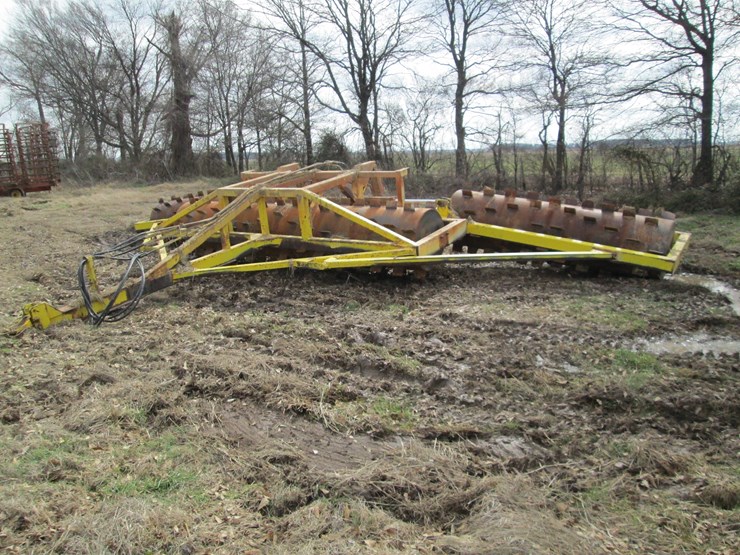 #27325-•-32'-folding-stubble-roller-image-1