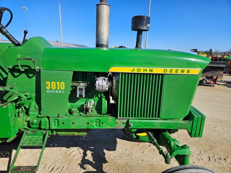 john-deere-3010-image-12