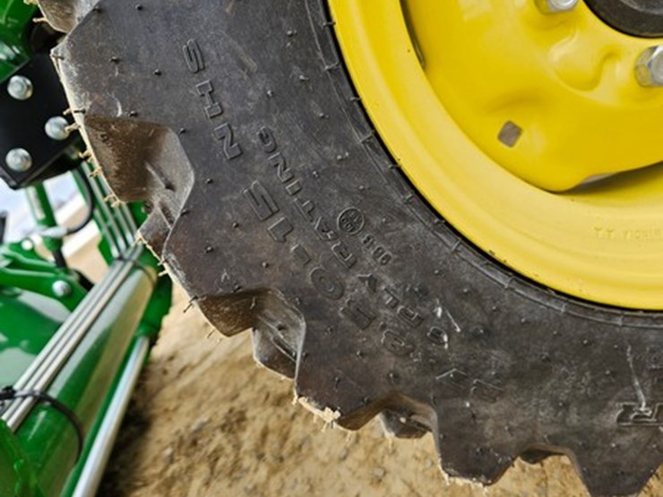 2025-john-deere-3032e-image-40