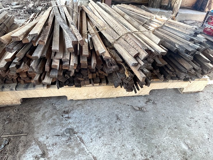 #13062-•-(2)-pallets-of-wooden-snow-fence-stakes-image-4