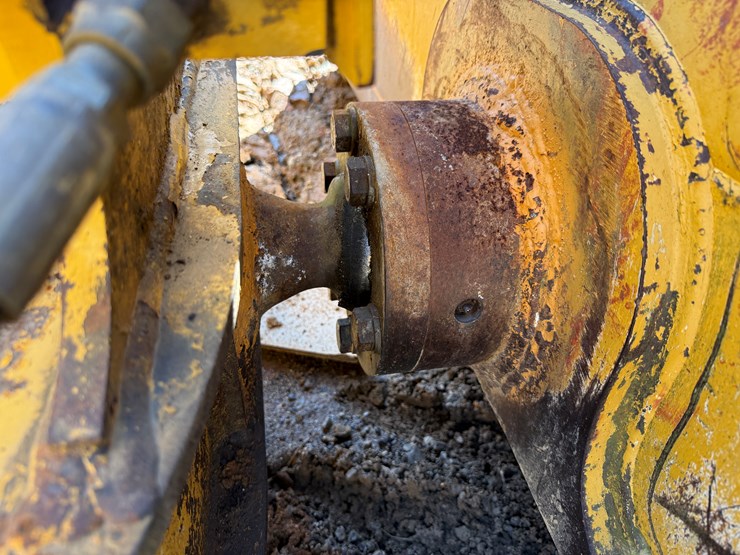 2006-deere-700j-image-22