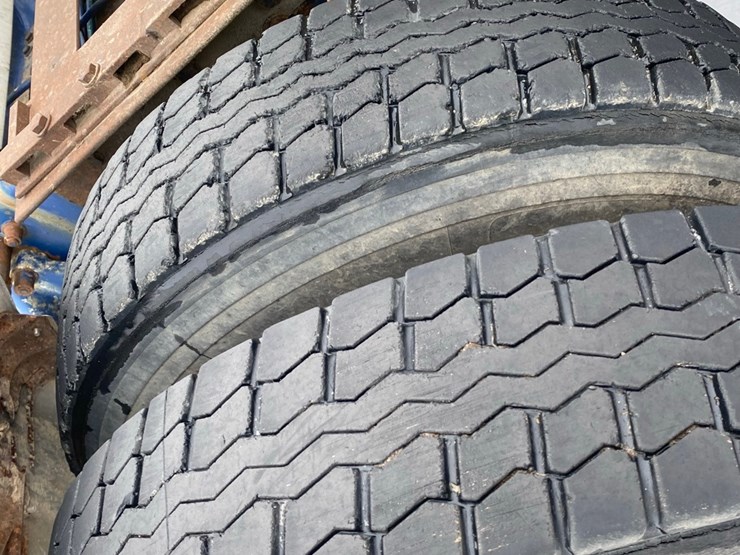 1994-freightliner-day-cab-semi-image-79