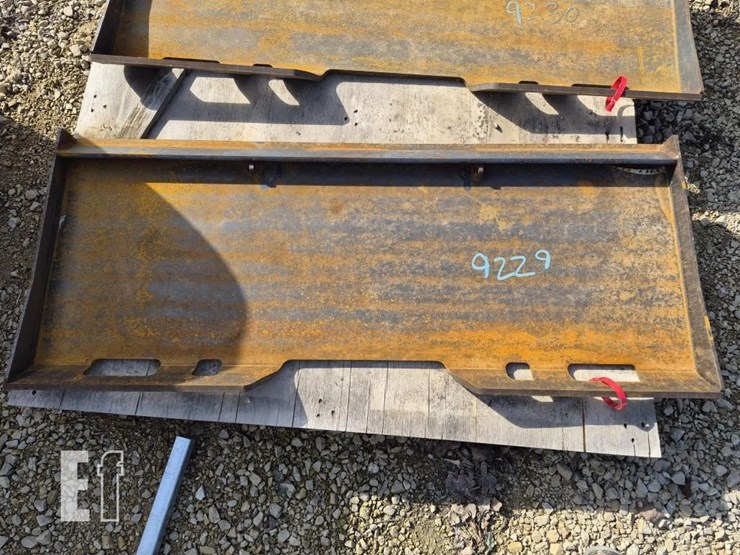 heavy-duty-skid-steer-mounting-plate-image-1