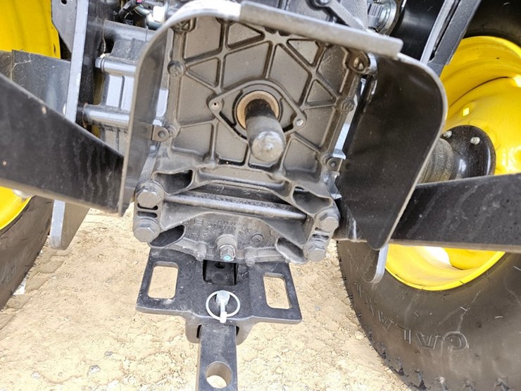 2025-john-deere-2038r-image-18