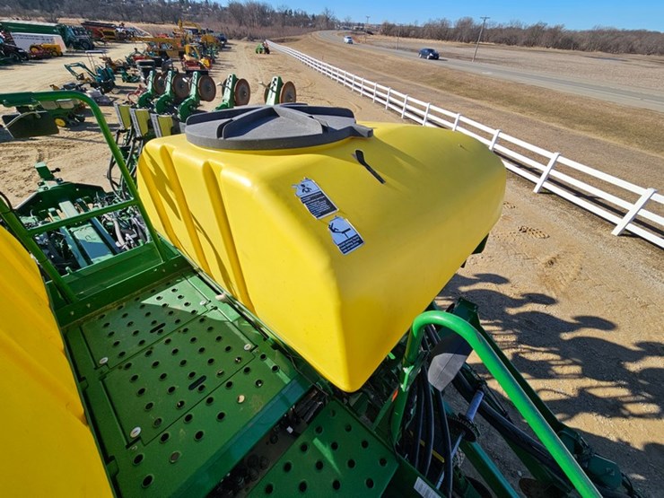 2017-john-deere-1795-image-34