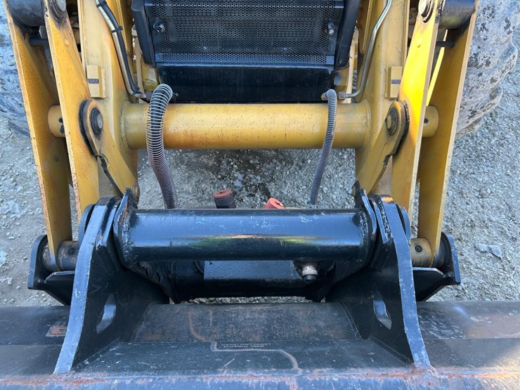 2017-caterpillar-430f2-it-image-8