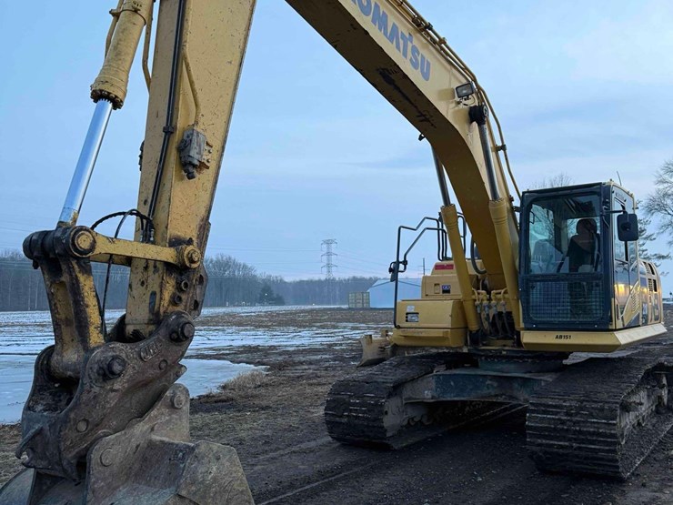 2018-komatsu-pc210-lc-11-image-2