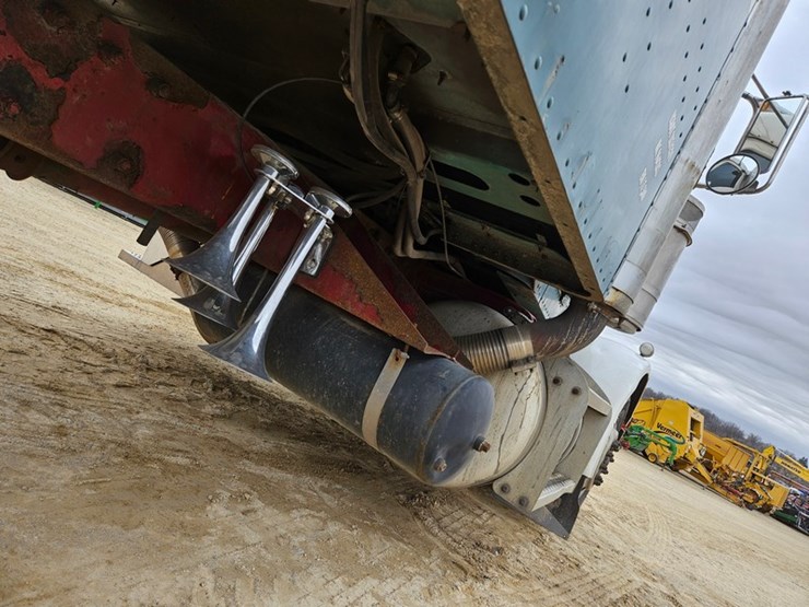 2006-peterbilt-379-image-28